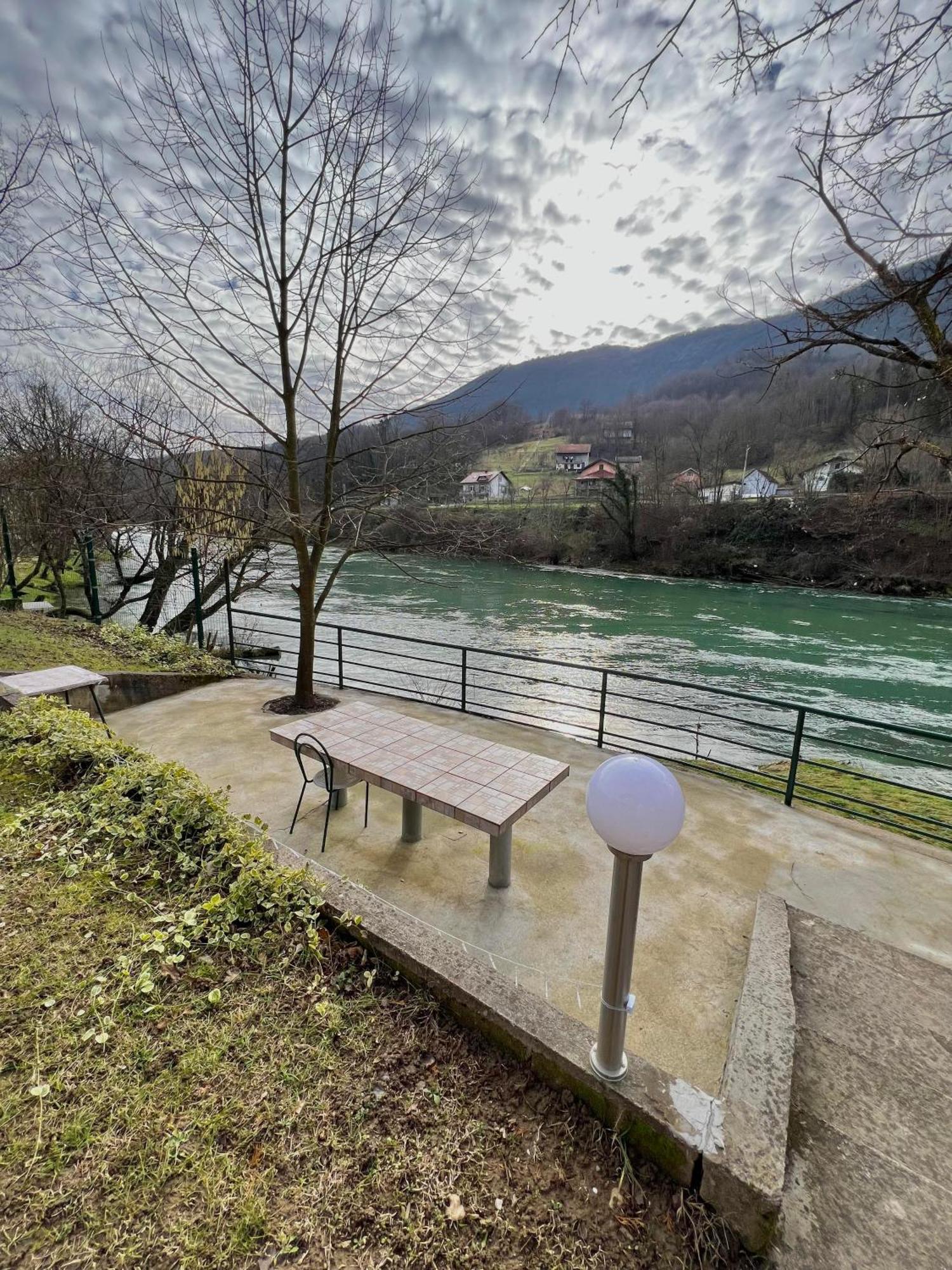 Holiday Homer Kuca Na Obali Vrbasa Banja Luka Exterior foto